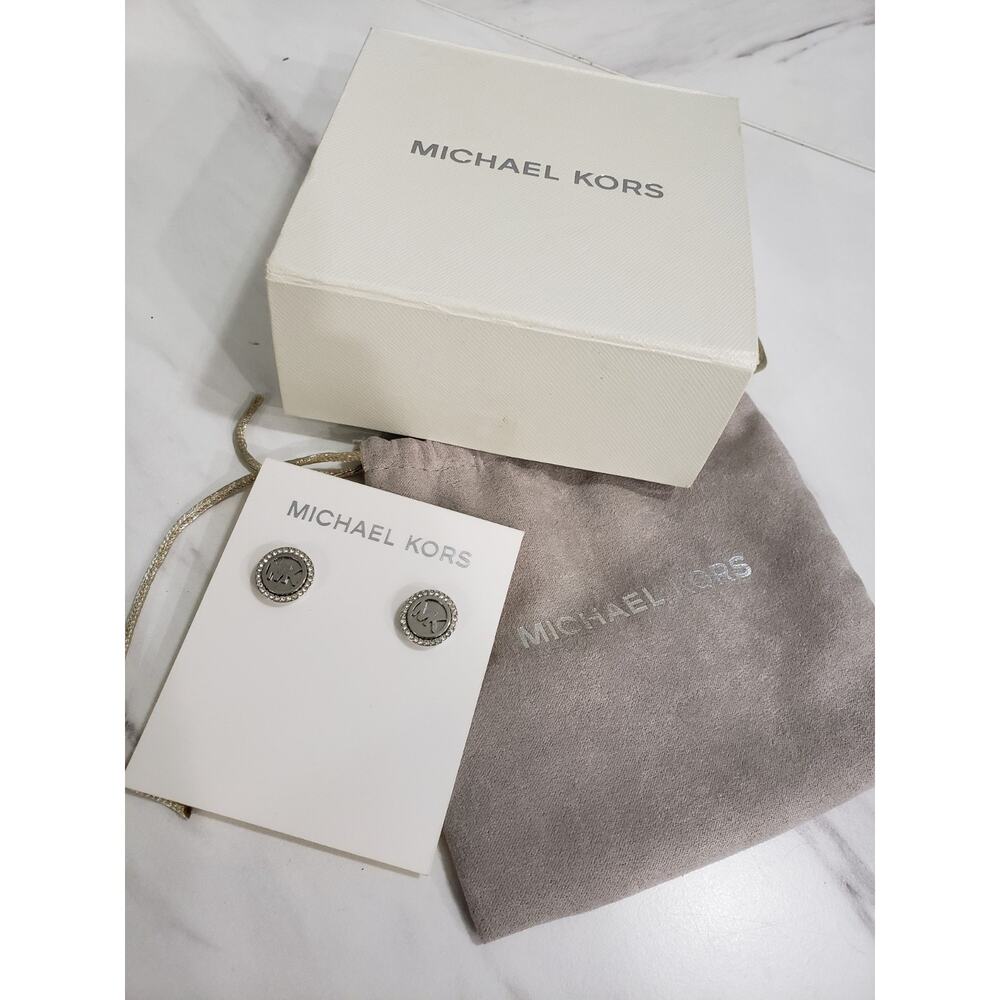 NEW MICHAEL KORS SILVER TONE CRYSTAL MONOGRAM PAVE,STUD ROUND EARRINGS MKJ4516
